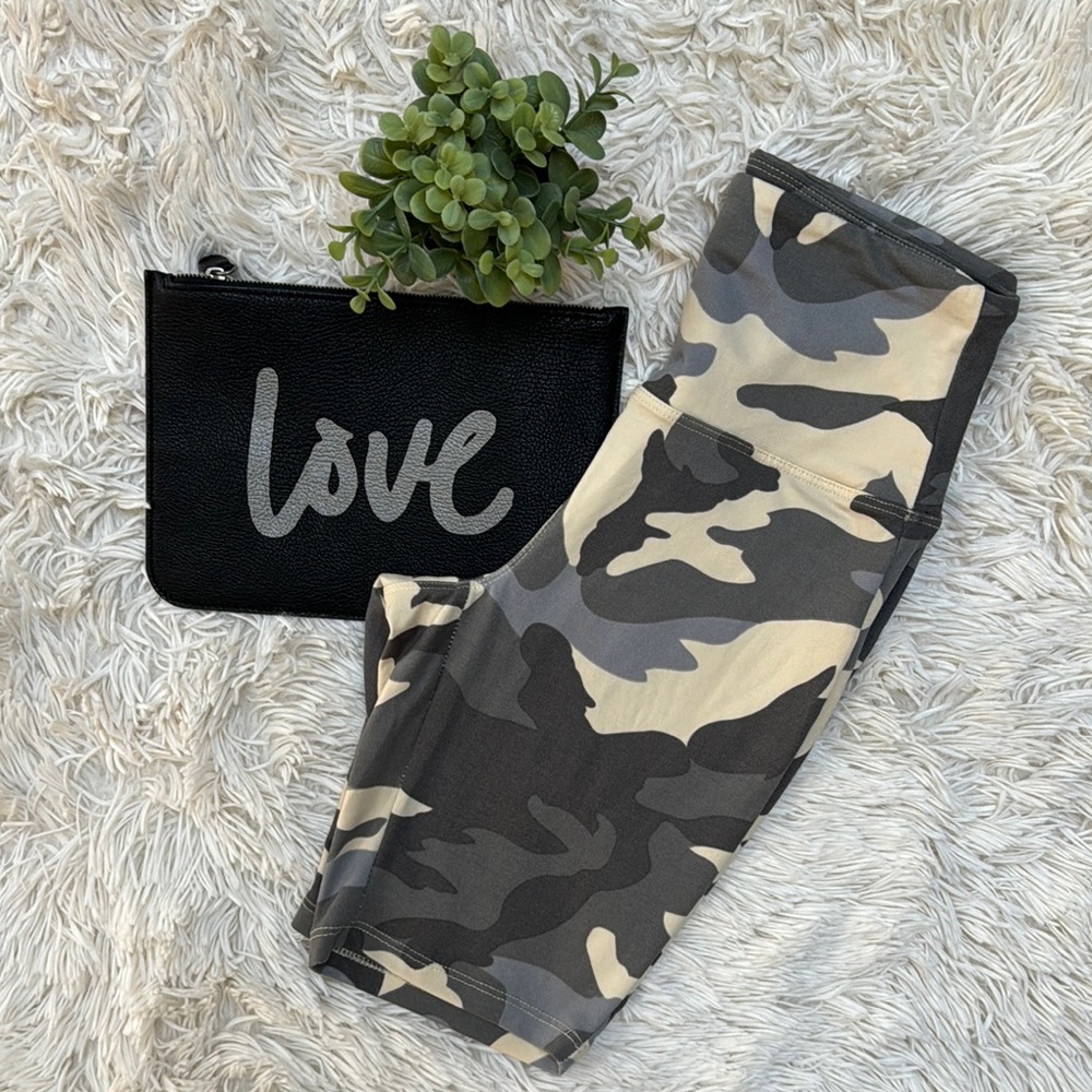 Zenana Camo Bike Shorts 💗 Gray Charcoal & Tan